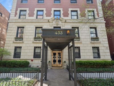 433 W Briar Pl APT 1C