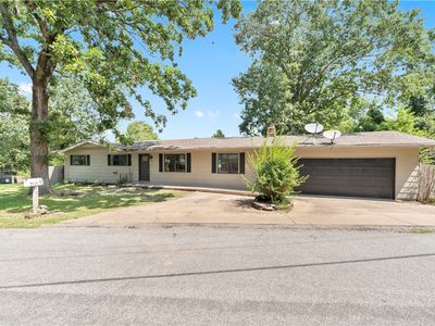 4 Enfield Dr