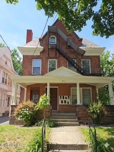 838 1/2 Union Street