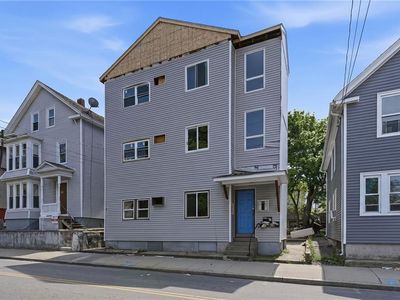884 Douglas Ave