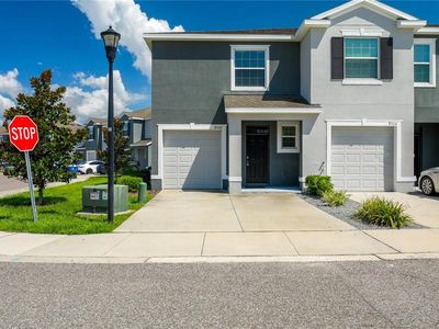 8502 Falling Blue Pl