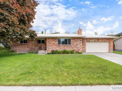 1850 Carmel Dr