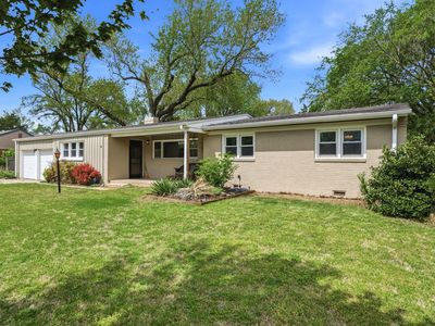 18 W Rolling Hills Dr