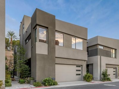 5 Promenade Isle Ln