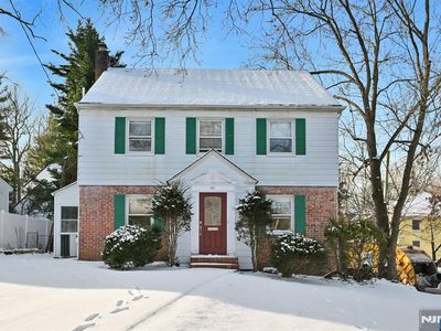 40 E Clinton Ave