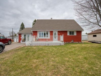 329 Wyandotte Rd