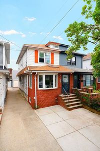 1351 E 59th St