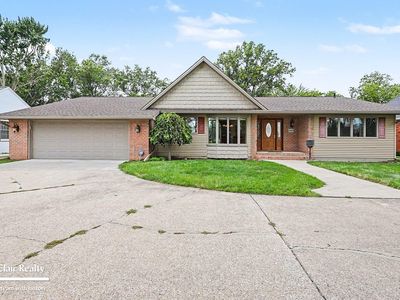 843 N Riverside Ave