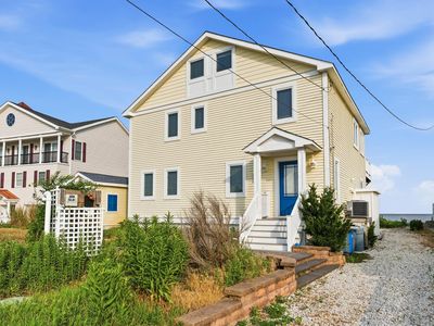 123 Beach Ave