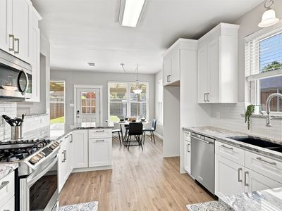 903 Aylesbury Dr