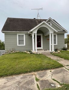 224 W 4th St