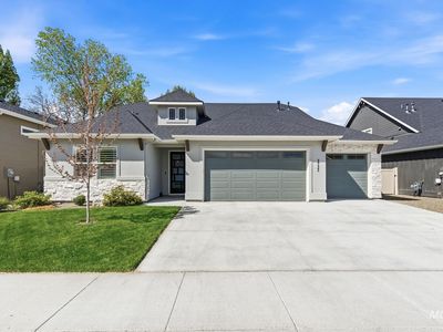 2733 E Melanite St
