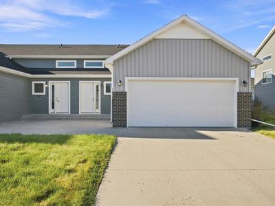 911 Eaglewood Ave W