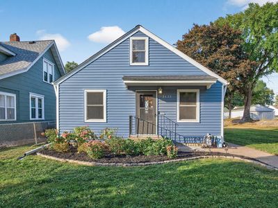 2121 Minnehaha Ave E