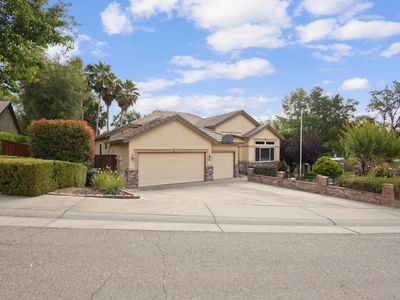 8383 Oakwood Hills Cir