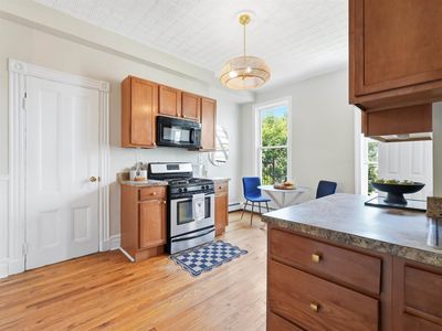 198 Bowers St APT 2
