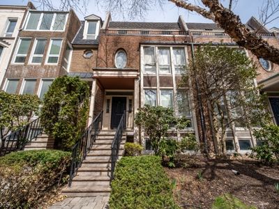 130 Kensington Dr