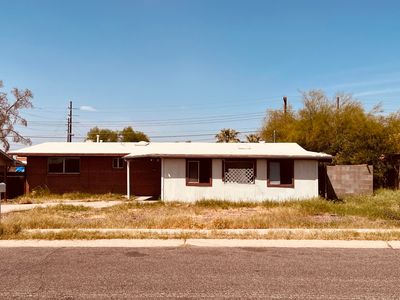 2050 W Amy Dr