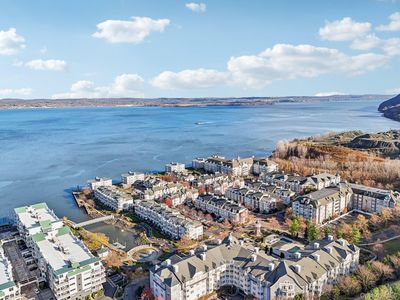 1220 Round Pointe Drive