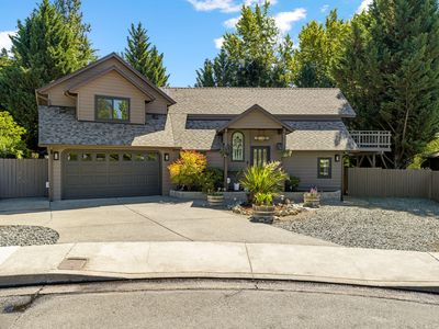 104 NW Dawnhill Ct