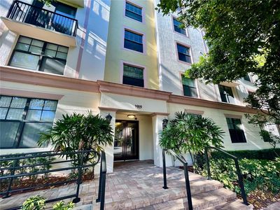 1919 Van Buren St APT 818A