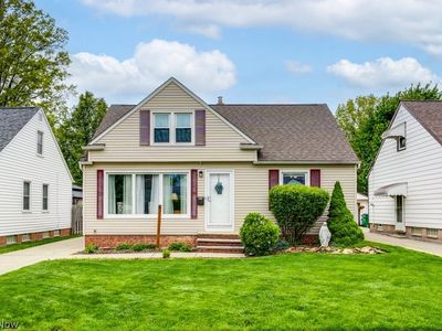 Property at 28935 W Willowick Dr, Eastlake, OH