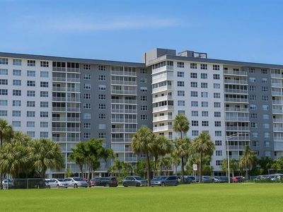 3800 Hillcrest Dr #112