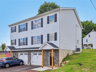 122 N 2nd St