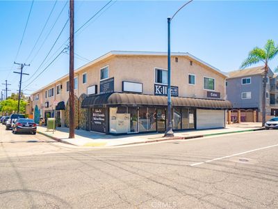 1090 Redondo Ave