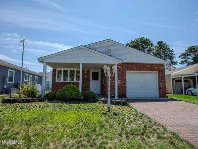 93 Paradise Boulevard