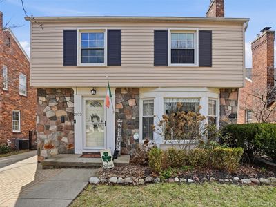 Property at 2073 Lochmoor Blvd, Grosse Pointe Woods, MI