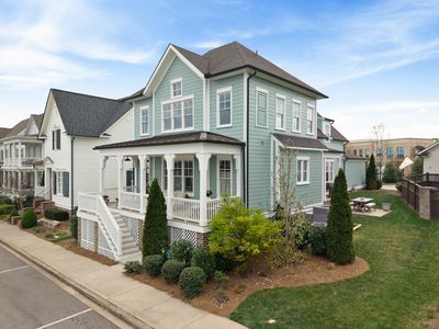 302 Hughes Ln