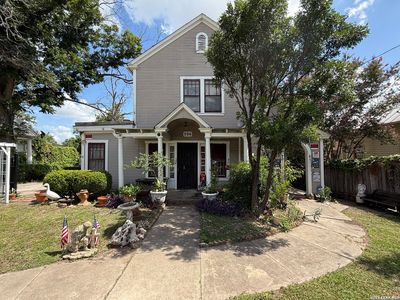 706 E Carson