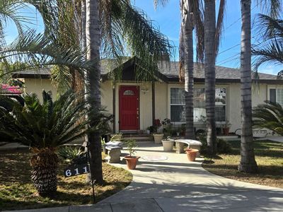 611 S Griffith Park Dr