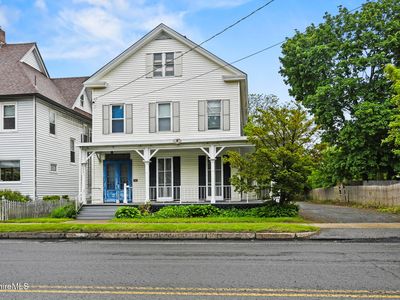 232 1st St
