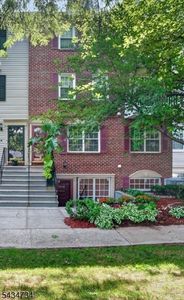 33 Seton Hall Dr