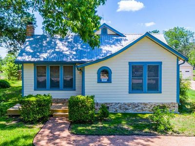 209 Lockhart St