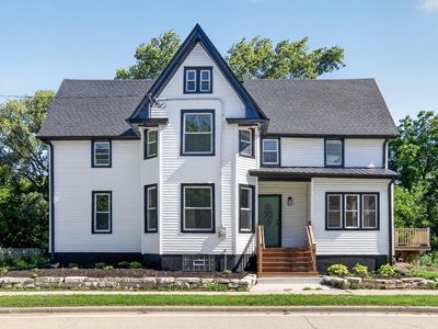 1836 W Mequon ROAD