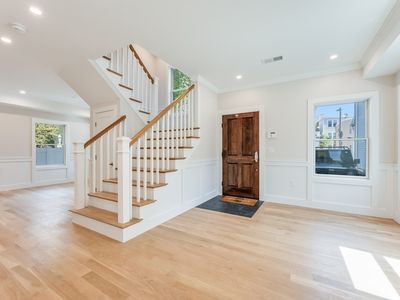 147 W 8th St