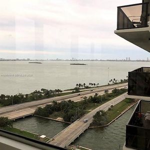 600 NE 36th St APT T1