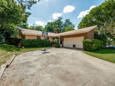 5511 Singing Hills Dr