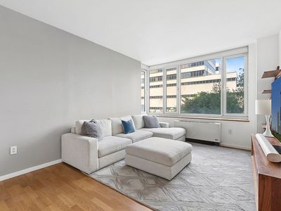 635 W 42nd St APT 4B