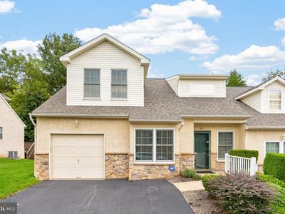 19 Stuart Dr #19