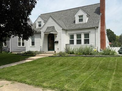 702 W 12th St