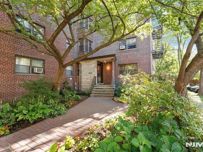 410 Fairview Avenue #4J