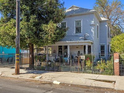 1211 E Main St