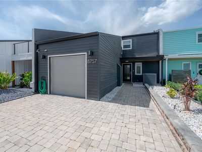 8757 Bay Pointe Dr