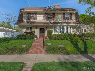 158 E Dixon Ave