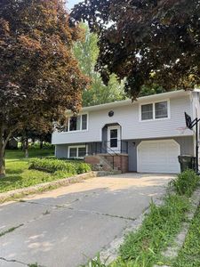 215 Valders Boulevard