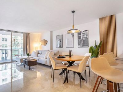1200 Brickell Bay Dr APT 1805